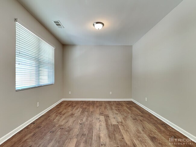 Building Photo - 307 Heritage Club Cir