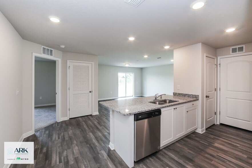 Building Photo - 139 River Hl Dr