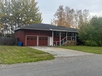 Building Photo - Large 4 bedroom 4 bath 2 Car Garage in mid...