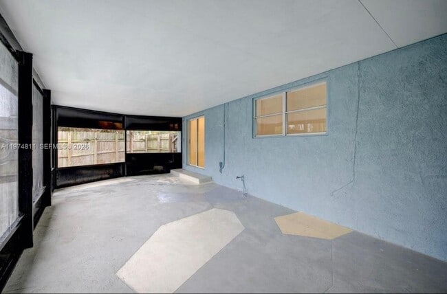 Building Photo - 1101 NW 14th Ct