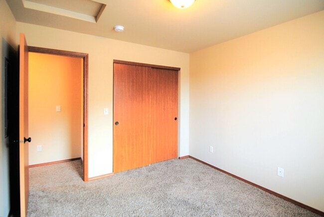 Building Photo - 2123 Roper Ln