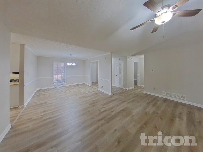 Building Photo - 555 N Oakland Cir