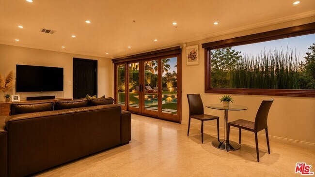 Building Photo - 8740 St Ives Dr