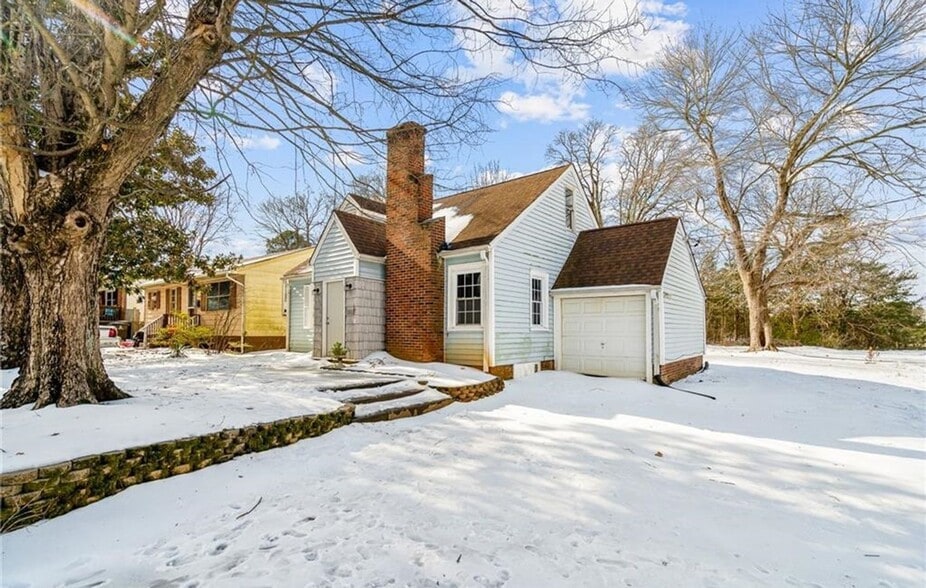 Building Photo - 3400 Rosemont Ave