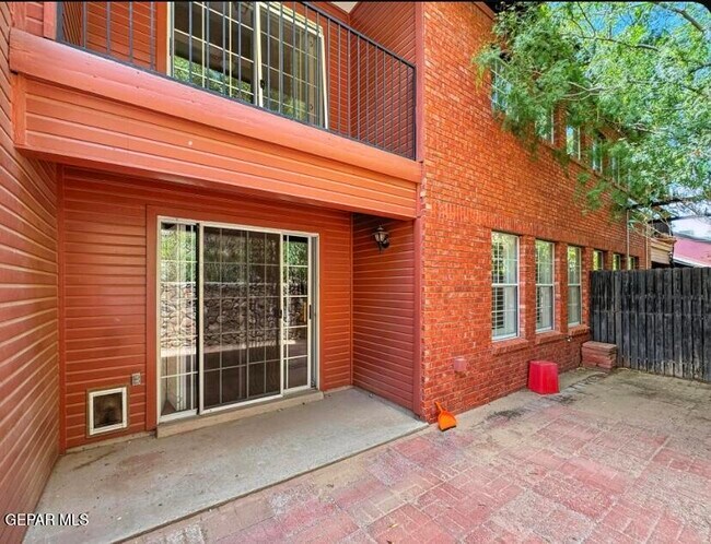 Building Photo - 3 Stratford Hall Cir