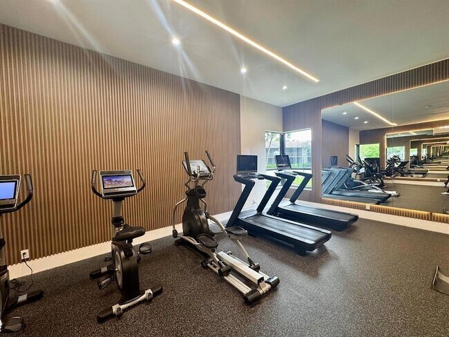 Building Photo - 1256 S Military Trail