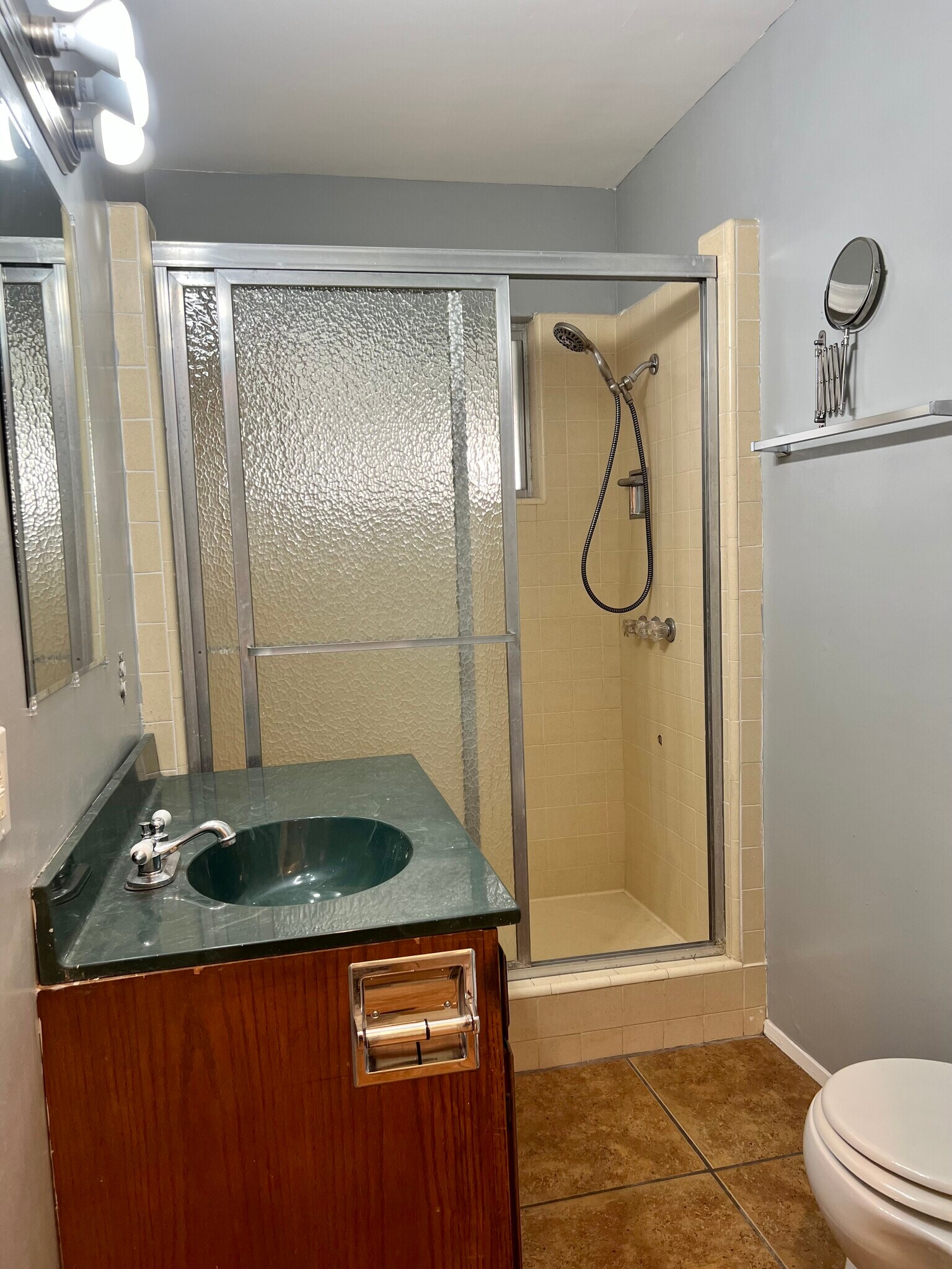 Main bathroom - 4580 55th St