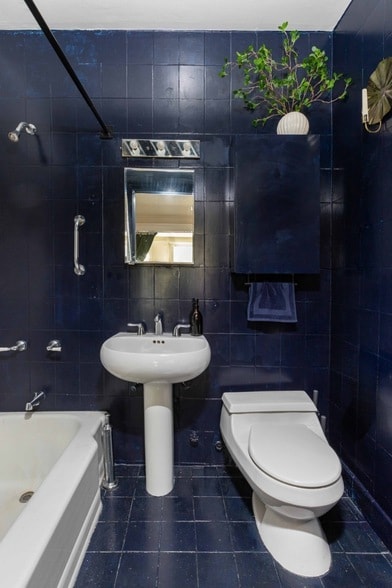 Building Photo - 68 E 93rd St
