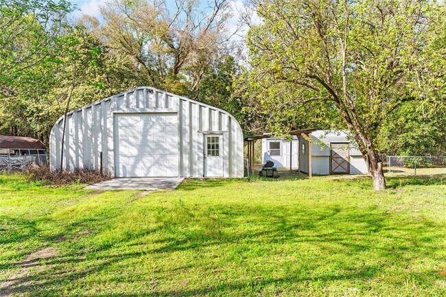 Building Photo - 20639 SW Rainbow Lakes Blvd