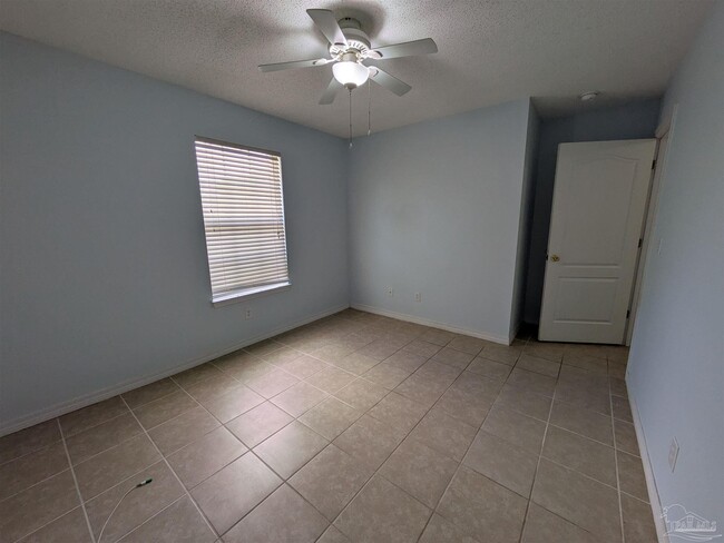 Building Photo - 3359 Green Briar Cir