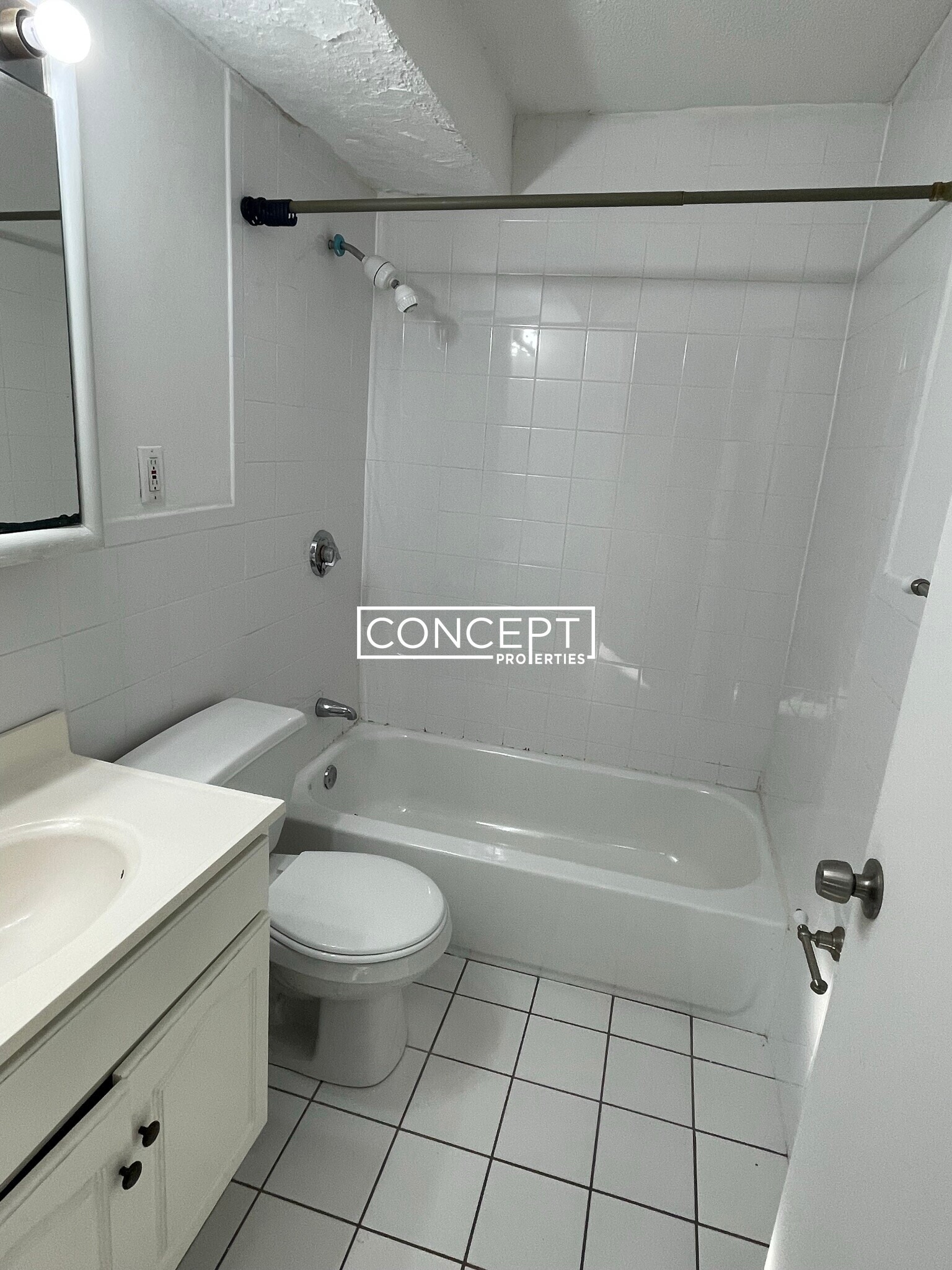 Building Photo - 226 Parker Hill Ave