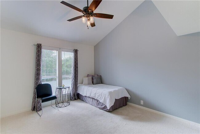 Building Photo - 9305 Granada Hills Dr