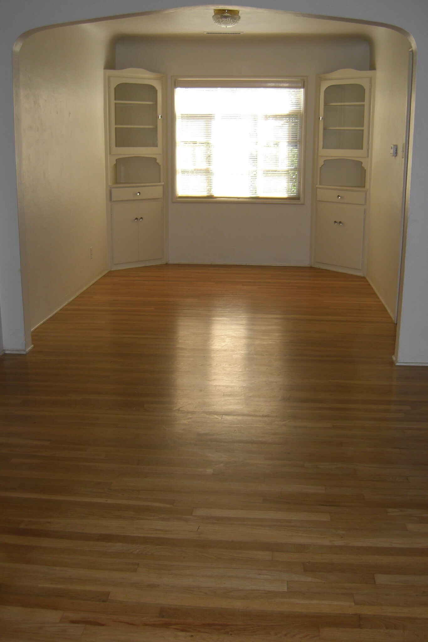 Building Photo - 402 N Santa Ana Ave