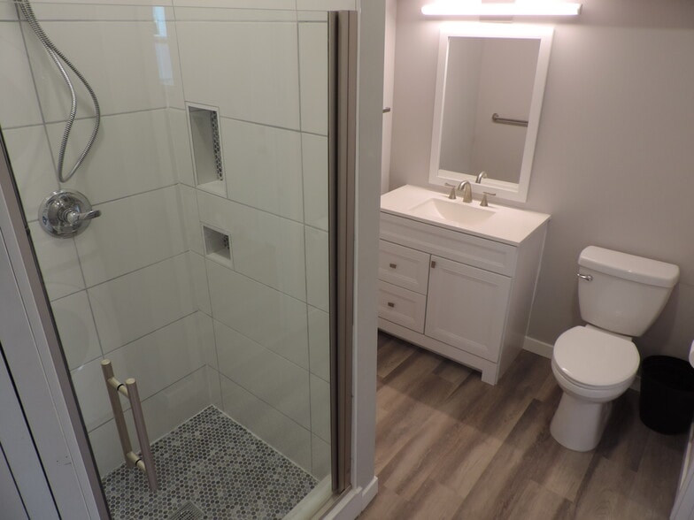 Building Photo - 2704 E Washington St