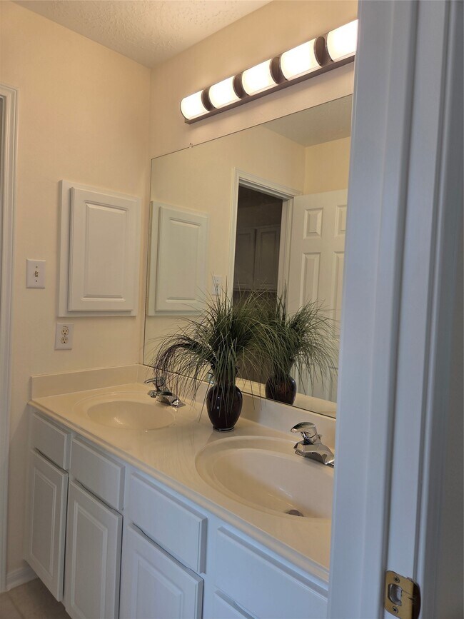 Building Photo - 4306 Lakeside Meadow Dr
