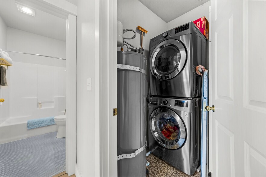 Building Photo - 6125 NE 175th St