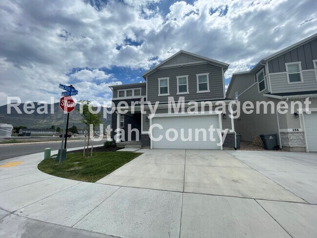 Primary Photo - Beautiful Townhome in Pleasant Grove