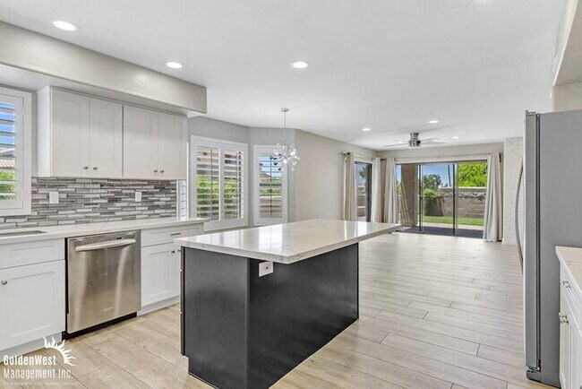 Building Photo - Modern 3bdm 3ba Home with Stylish Upgrades