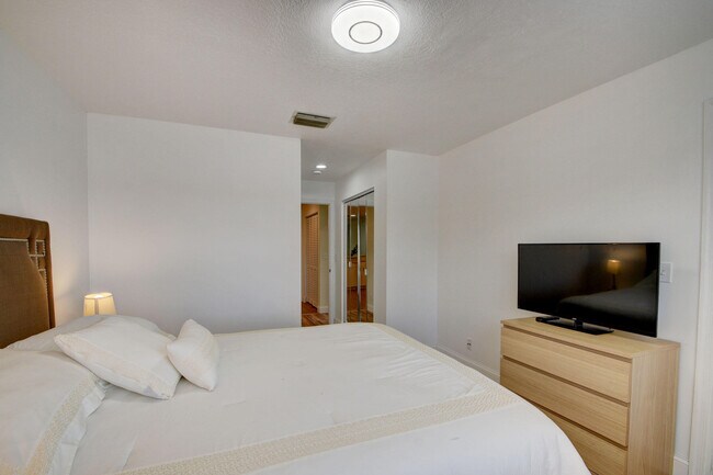 Building Photo - 12554 Westhampton Cir