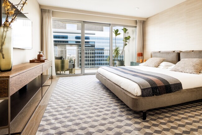 Building Photo - 2025 Ave of the Stars