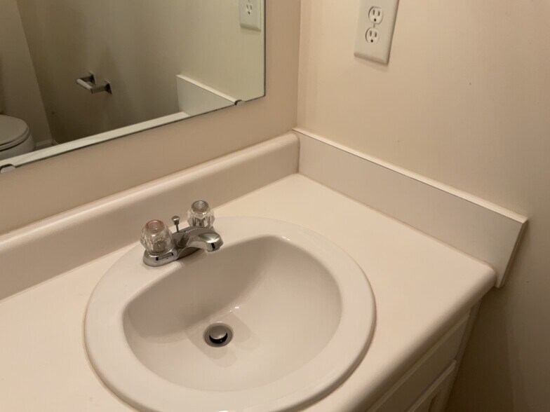 Building Photo - 7005 Sunman Rd