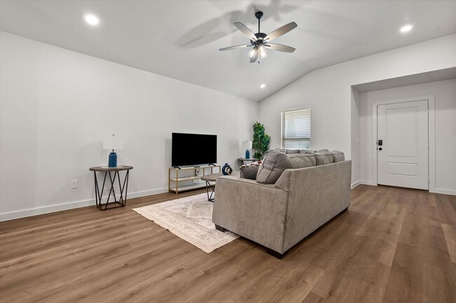 Building Photo - Now Pre-Leasing and a 55' TV -New 3/2/2 in Willowbend