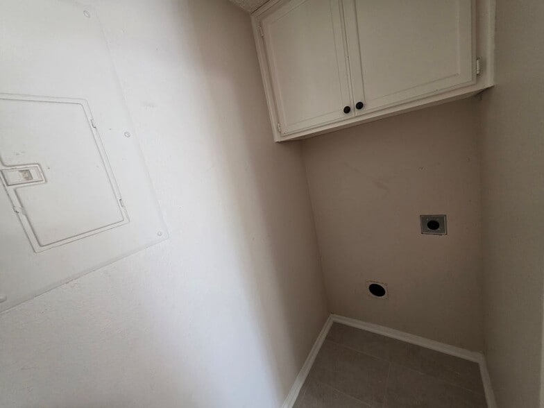 Building Photo - 620 Race St