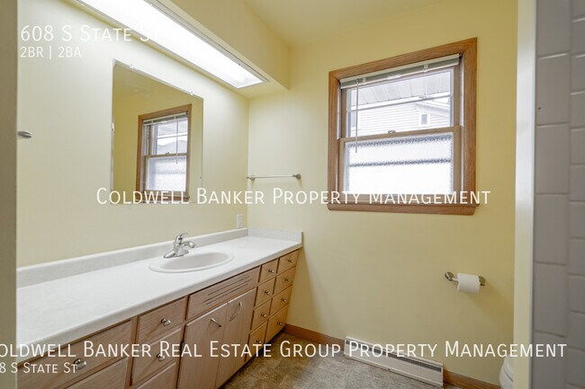 Building Photo - 608 S State St