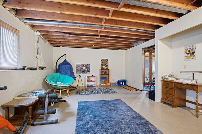 Building Photo - 6043 Boxwood Dr
