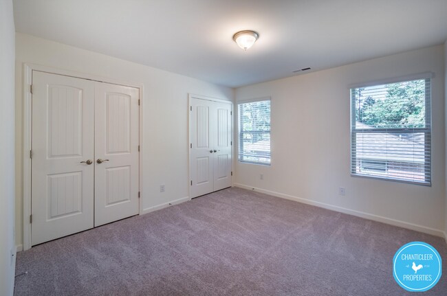Building Photo - 8 Rochambeau Ct