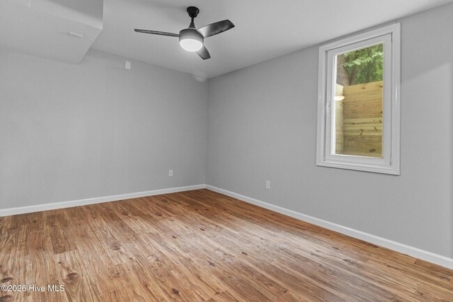 Building Photo - 450 Crestview Rd