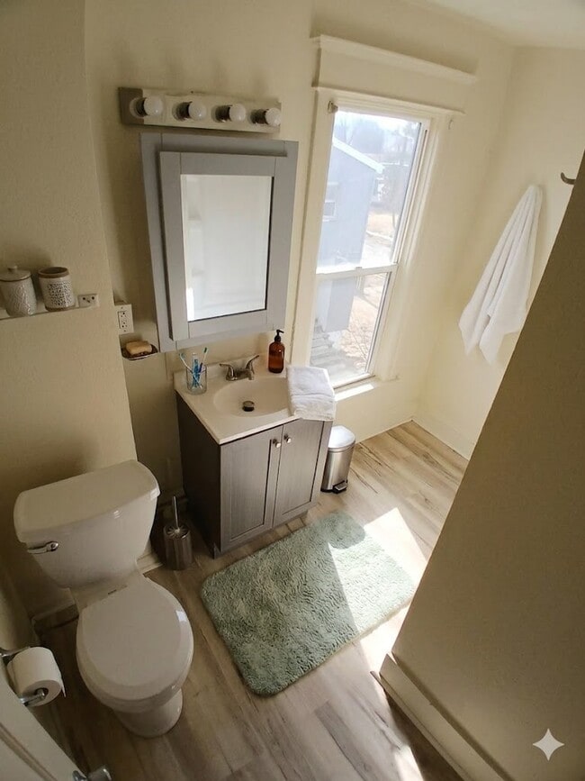 Building Photo - 231 Forest Ave