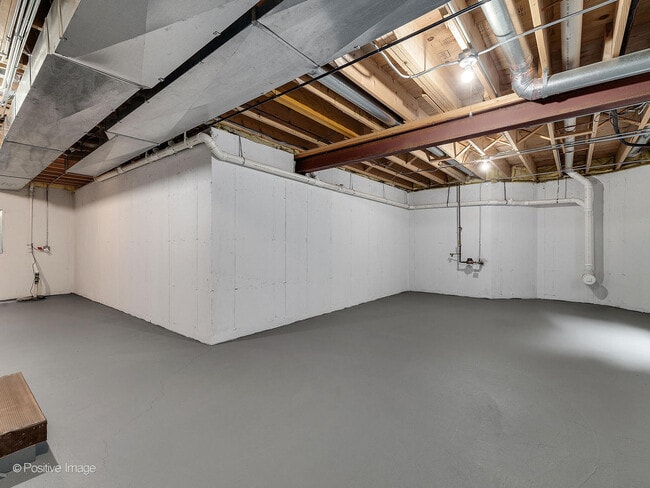 Building Photo - 700 N Summit St