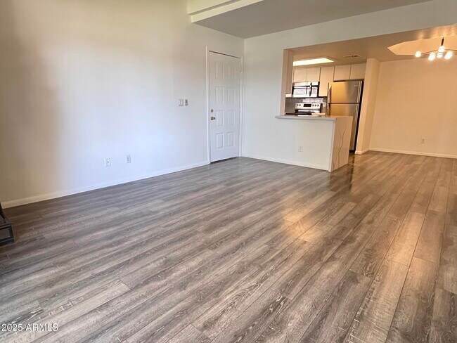 Building Photo - 4850 E Desert Cove Ave