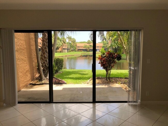 Building Photo - 3711 Carambola Cir N