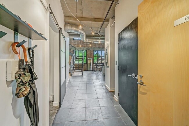 Building Photo - 640 Glen Iris Dr NE