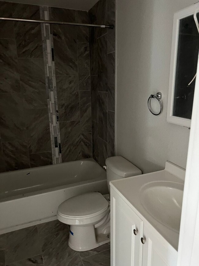 Building Photo - Welcome to this stunning 3-bedroom, 2-bath...