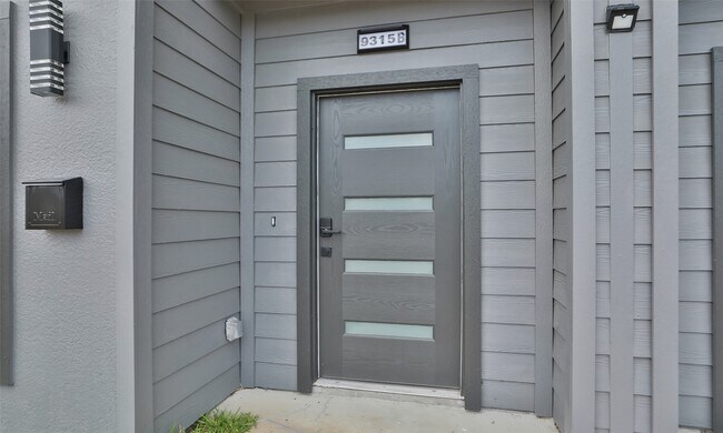 Building Photo - 9315 Ashville Dr