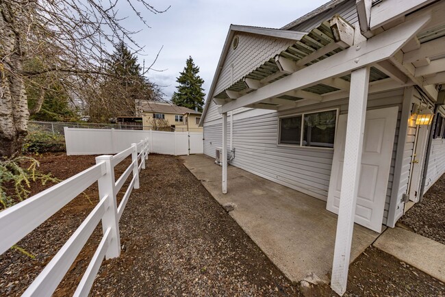 Building Photo - Farm House in Vancouver - Updated with AC