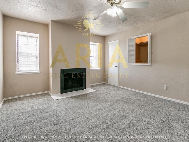 Building Photo - Spacious 2 Bed/1.5 Bath Townhouse in East ...