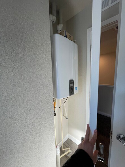 Building Photo - 922 Colorado River Ave