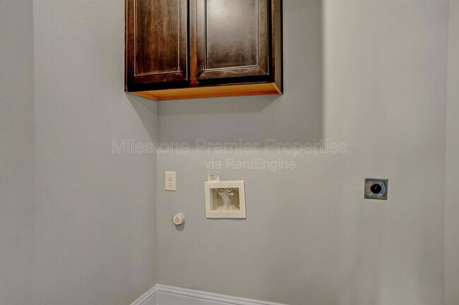 Building Photo - 2709 W Washington St