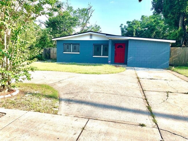 Primary Photo - 4203 E Yukon St