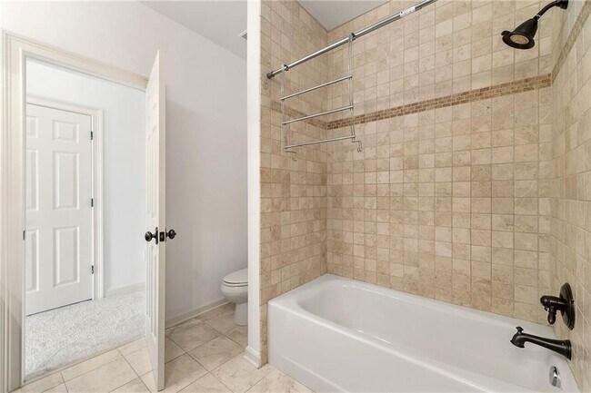 Building Photo - 15 Buford Village Walk