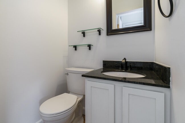 Building Photo - 1217 Weybridge Rd