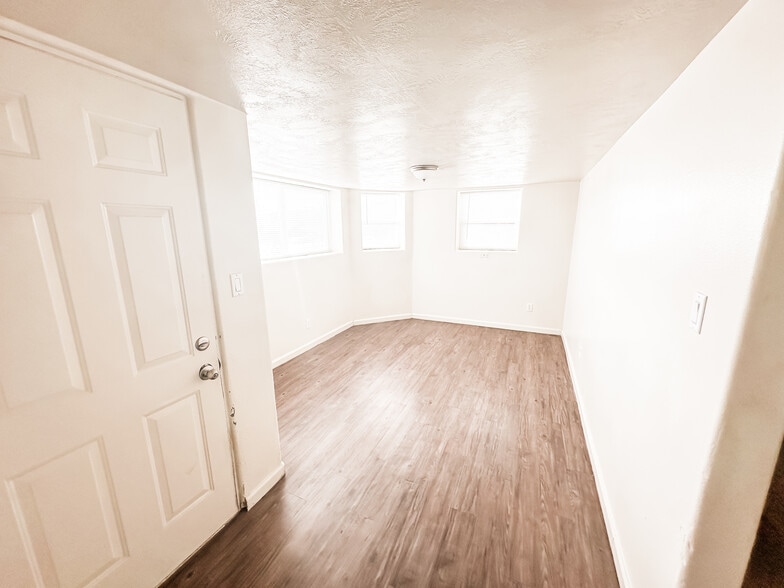 Building Photo - 29 E 300 N