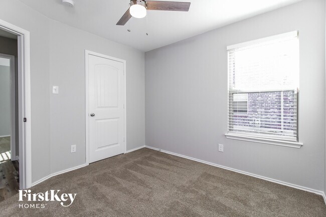 Building Photo - 1307 Bent Grass Dr
