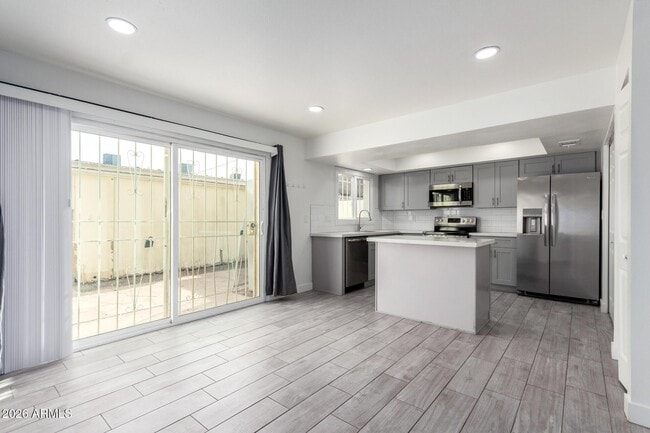 Building Photo - 1586 West Campbell Ave