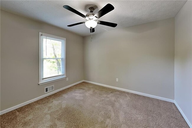 Building Photo - 434 Robin Hood Dr