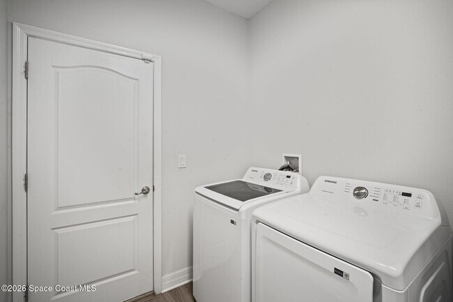 Building Photo - 330 San Marino Rd SW
